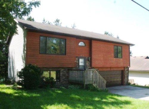 1013 Division St E, Faribault, MN 55021