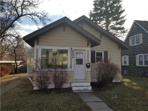 204 University Ave E, Minot, ND 58703