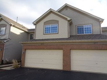 973 Parkhill Cir, Aurora, IL 60502