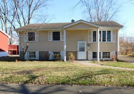 1033 N Wood St, Griffith, IN 46319