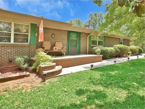 39 Emmett Young Rd, Grantville, GA 30220