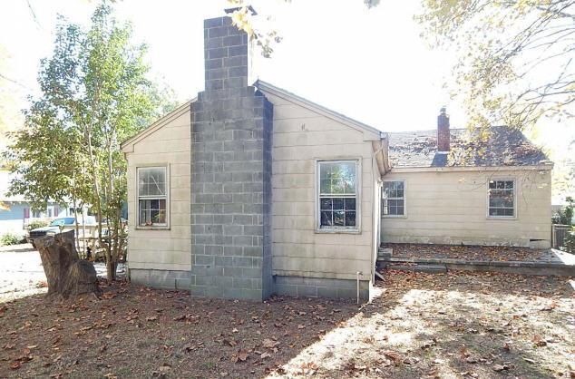 200 W 6TH AVE, Red Springs, NC 28377