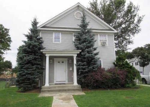 42 4th Ave, Westbury, NY 11590