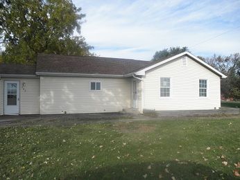 745 4th St, West Brooklyn, IL 61378