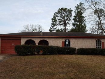 2512 San Jacinto St, Gautier, MS 39553