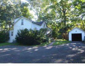 33 Fenway St, Stamford, CT 06902