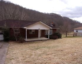 198 Frame Rd, Elkview, WV 25071