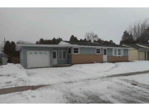 1448 Johnston Dr, Manitowoc, WI 54220