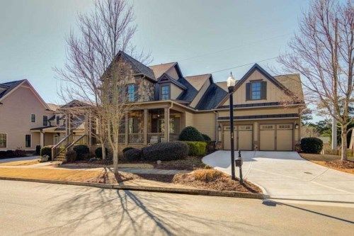 657 Dunbrody Dr, Alpharetta, GA 30004