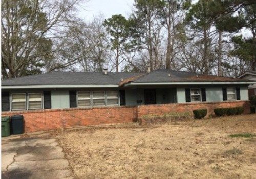 1043 Roslyn Dr, Montgomery, AL 36111