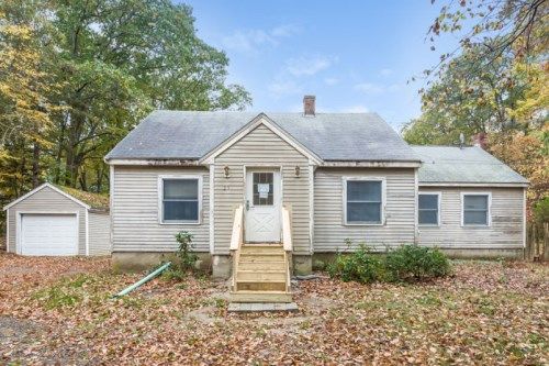 25 Marblehead St, North Reading, MA 01864
