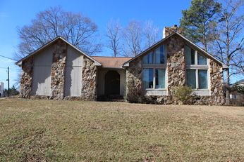 1209 Pointer Dr, Jacksonville, AL 36265