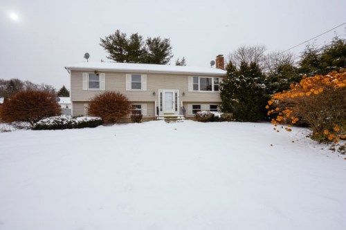 4 Crestlan Dr, Worcester, MA 01604