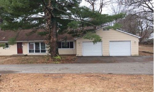 16 Spur Dr, Fenton, MO 63026