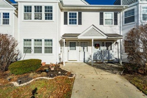 8 Country View Ln, Middle Island, NY 11953