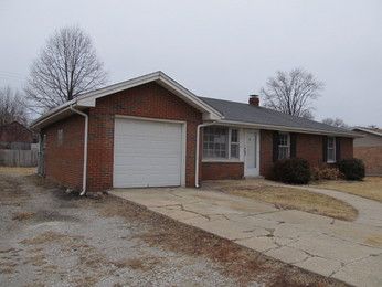 7312 Montclair Ave, Godfrey, IL 62035