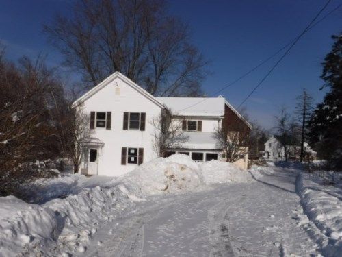 10 Lovejoy Place, Norway, ME 04268