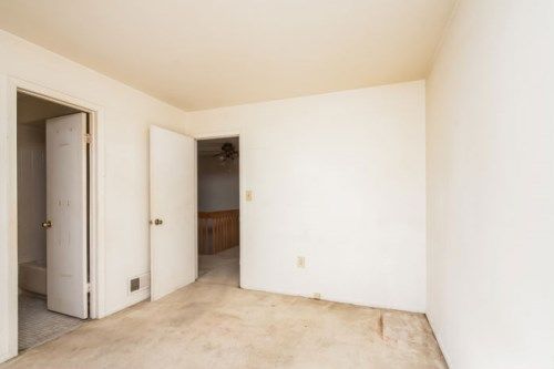 1050 Schmidt Ln, North Brunswick, NJ 08902