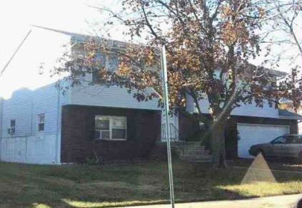17 Paroubek St, Little Ferry, NJ 07643