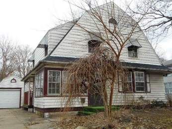 1020 S 4th St, Pekin, IL 61554
