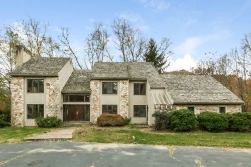 8 Camby Chase Dr, Media, PA 19063