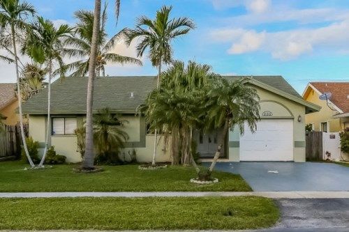 231 SE 8th St, Dania, FL 33004