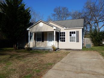 202 Mary St, Talladega, AL 35160