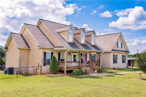 1425 Garland Ln, Young Harris, GA 30582