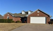 2205 Lakewood Dr Chickasha, OK 73018