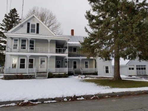 8 Thomas St, Madison, ME 04950