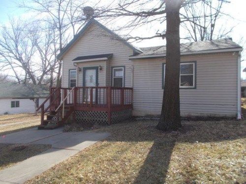 747 Chestnut St, Leavenworth, KS 66048