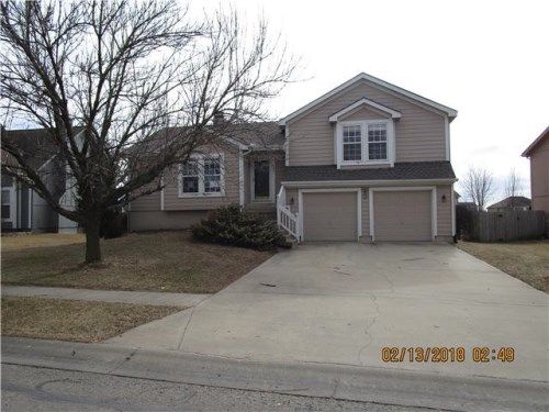 937 E Cottage Creek Dr, Gardner, KS 66030