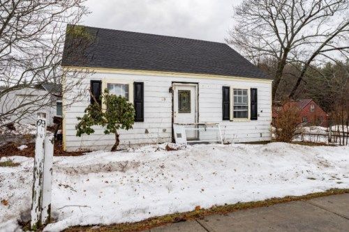 69 Woodlawn Ave, Kittery, ME 03904