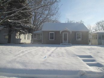 2020 9th St, Moline, IL 61265