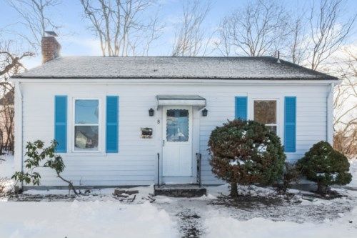 8 Locust St, Riverside, RI 02915