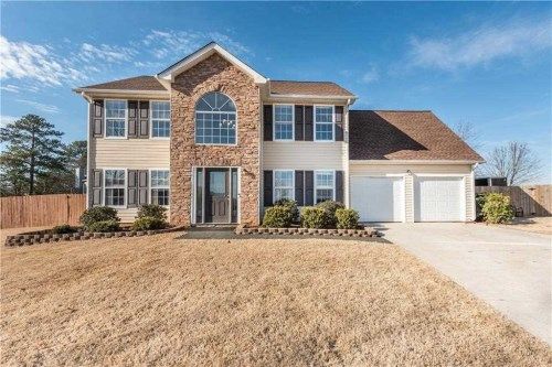 10706 Misty Meadows Ct, Hampton, GA 30228