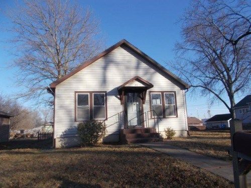 211 S Green St, Tonganoxie, KS 66086