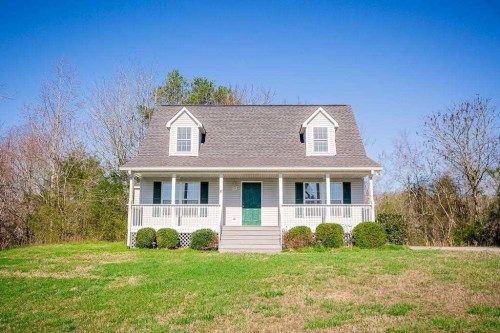 37 E Point Dr, Dahlonega, GA 30533