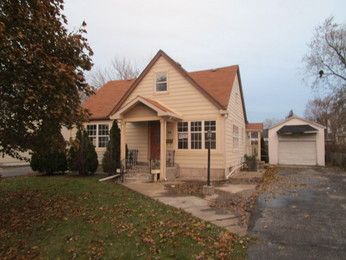 44 E Charles Dr, Melrose Park, IL 60164