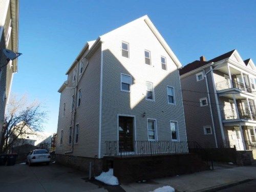 18 Hall St, New Bedford, MA 02740