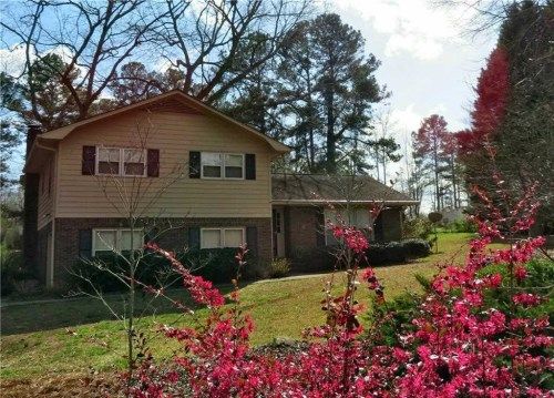 412 Hickory Ln, Griffin, GA 30223