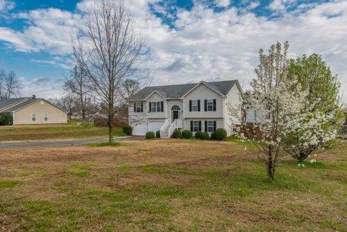 329 Royal Oaks Dr, Winder, GA 30680