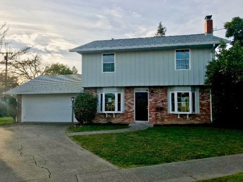 215 Westbrook Dr, Santa Rosa, CA 95401