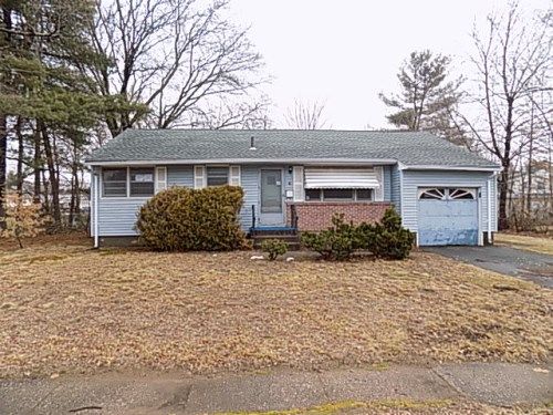 4 Patton Rd, Bloomfield, CT 06002