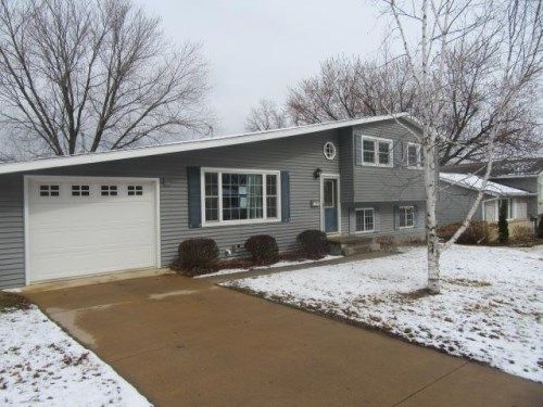 544 30th Ave N, Clinton, IA 52732