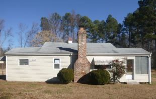 19501 Woodpecker Rd, Petersburg, VA 23803