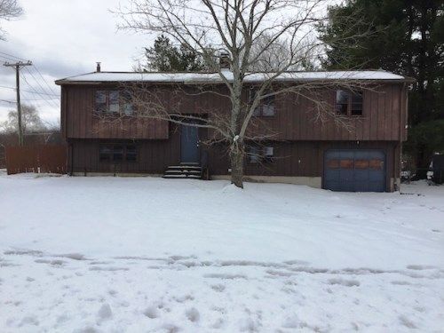 1 Evan Ln, Bloomfield, CT 06002