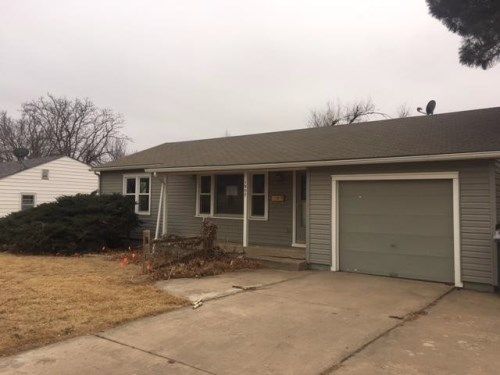1907 Hart Ave, Dodge City, KS 67801