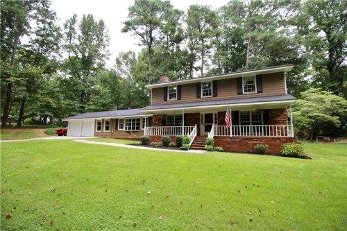 1966 Crescent Dr, Snellville, GA 30078