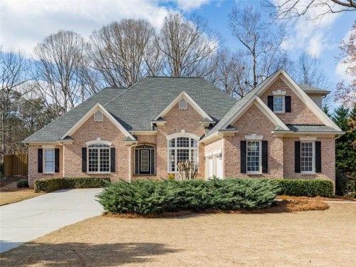 370 Grove Ridge Dr, Loganville, GA 30052